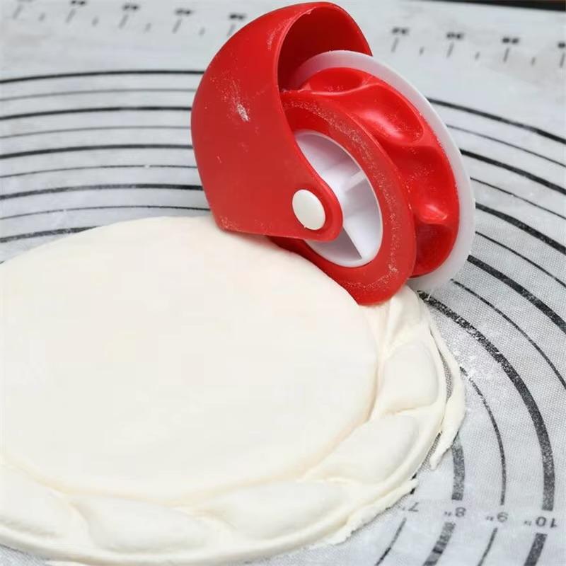 أداة تقطيع البيتزا والمعجنات ل - مراجعة Kitchen Roller Baking وسعره